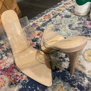 Pointed toe stiledo clear nude heel